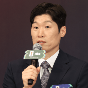 玩“田忌赛马”！前曼联球星朴智星批韩国主帅：真是为赢球而踢吗