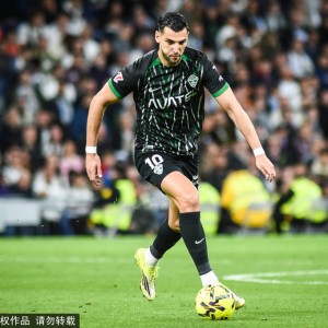 西甲保级生死战火爆来袭：埃尔切vs瓦伦西亚门票秒罄，球迷热情点燃战火！