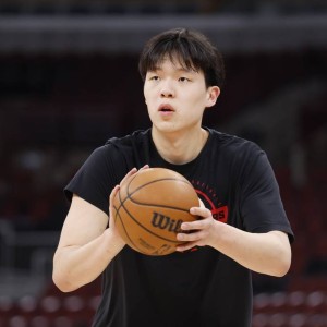 媒体人:杨瀚森跌出常规轮换 他是开拓者第四中锋